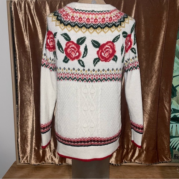 Rose Winter Cable-knit Sweater - Picture 3 of 10